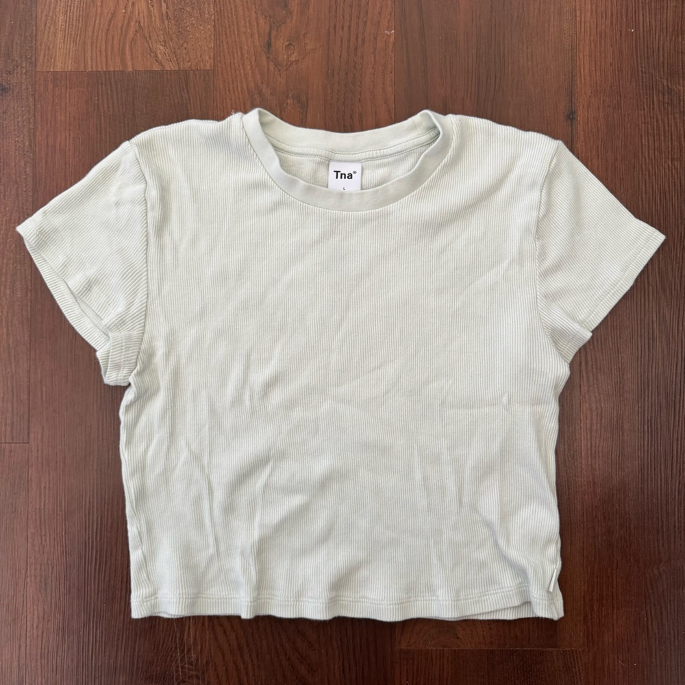 Aritzia TNA Cropped T shirt in mint